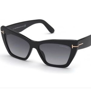 Auth TOM FORD CATEYE Sunglasses 56-15-140